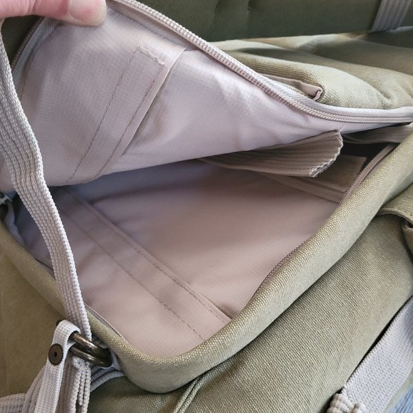 NWOT National Geographic Large Backpack - Picture 16 of 16